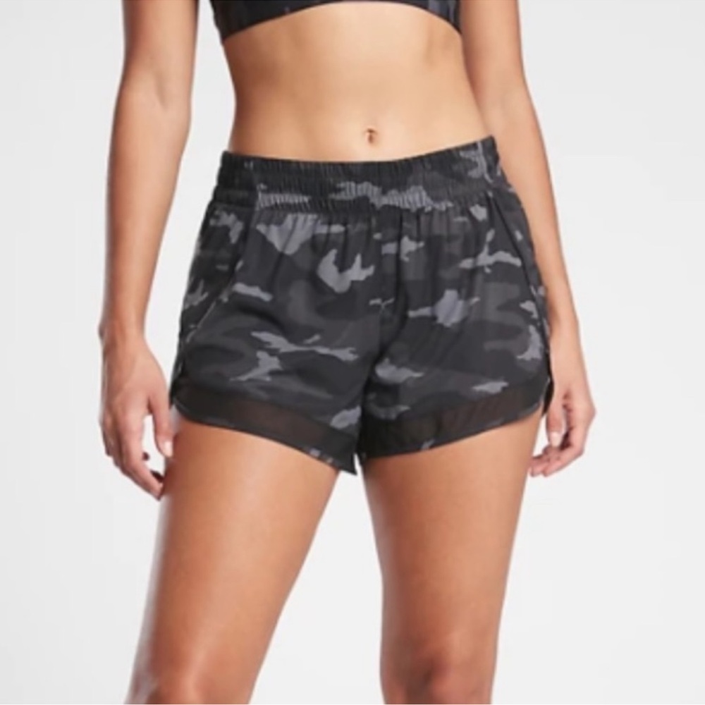 Athleta Camo Lux Mesh Racer Run Shorts 4" size large
